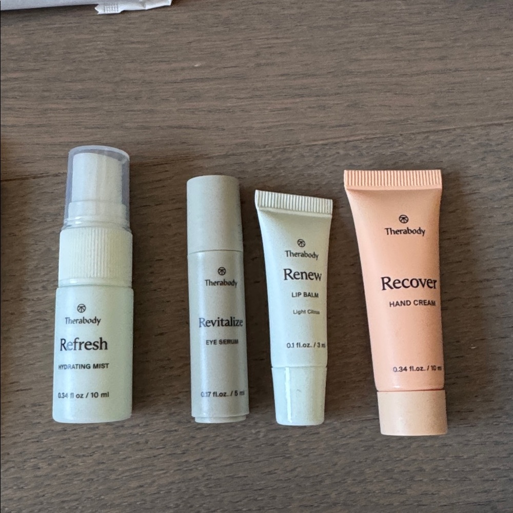 Therabody - United Airlines Cosmetic Case Travel Essentials Bundle - Picture 4 of 11